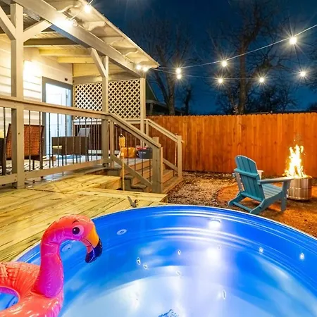 Casa Pajaritos - Pool, Firepit, Backyard Near Riverwalk San Antonio